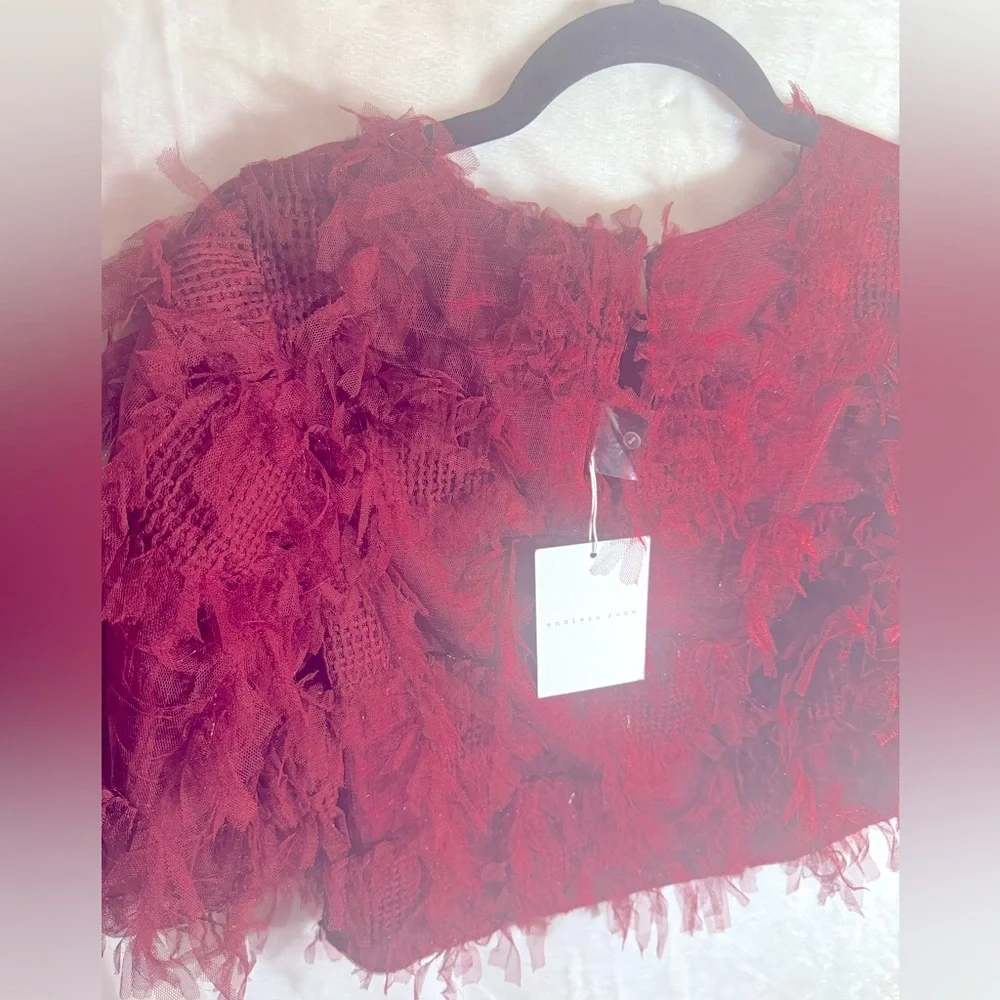 ENDLESS ROSE Gridded Mesh Feathered Cropped Top - Picture 9 of 9